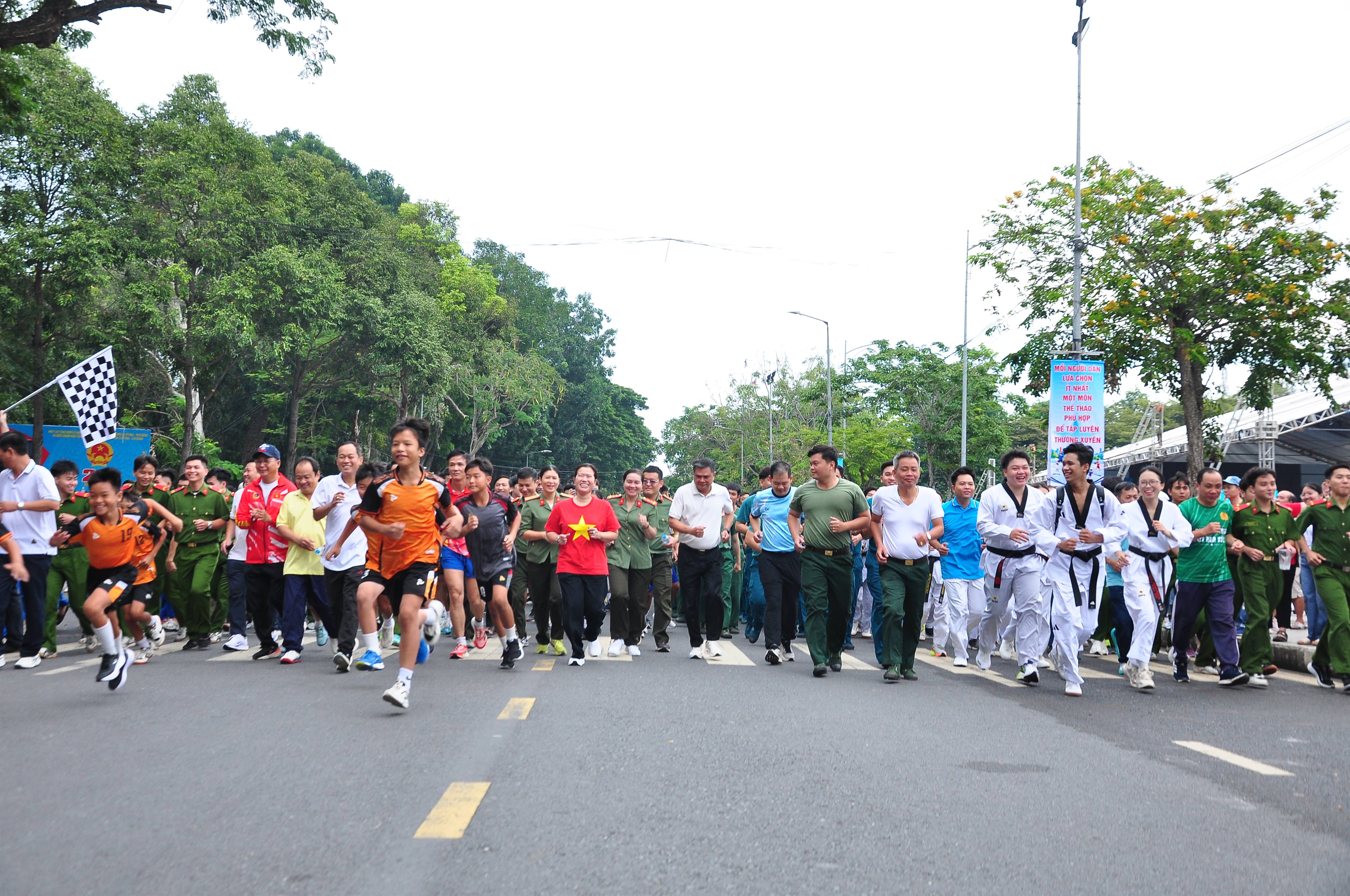 Cần Thơ: Trên 5.000 người hưởng ứng Lễ phát động tập luyện thể dục, thể thao thường xuyên